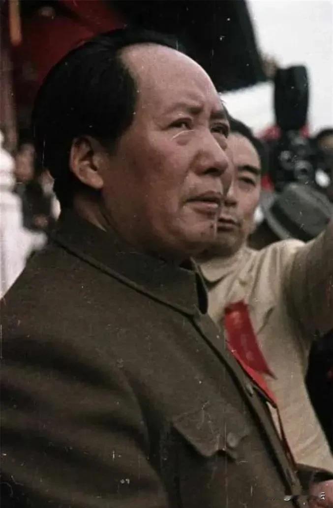 毛主席说：“什么叫政权？主要是军队。没有军队，就没有政权。什么叫独立？就是军队。