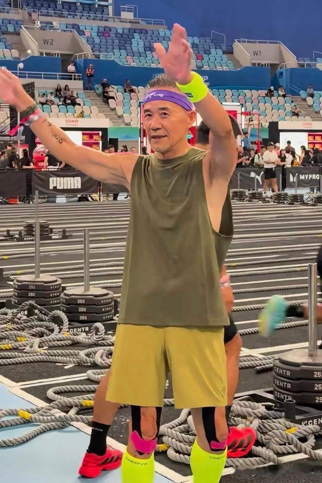王石下的这盘棋可真是妙啊！已经75岁高龄的王石还能参加这种健身比赛，无非就是想证