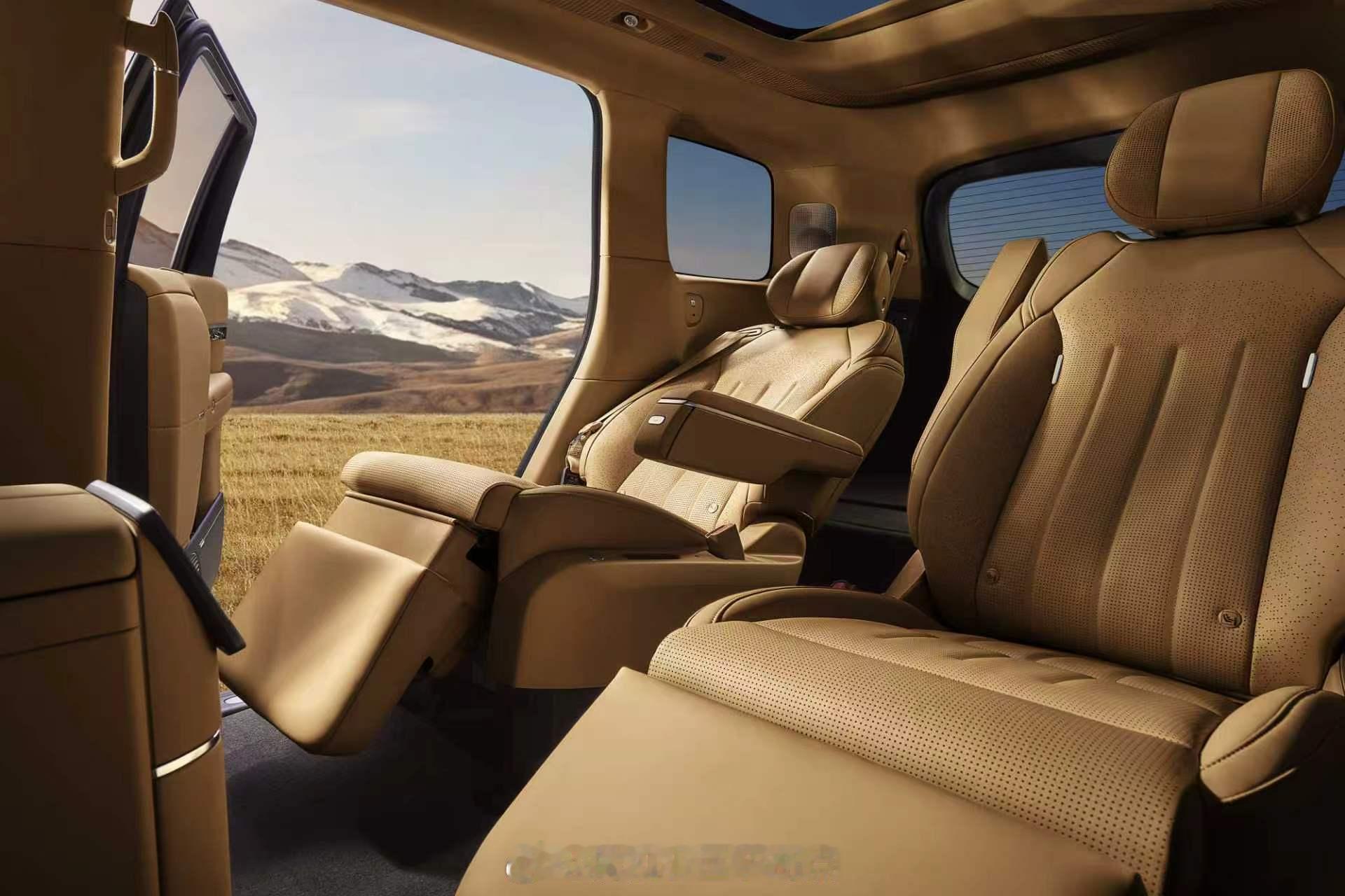 小鹏GX内饰重磅亮相，以新科技豪华全面升舱！三排座椅均能躺平，真正实现“排排能躺