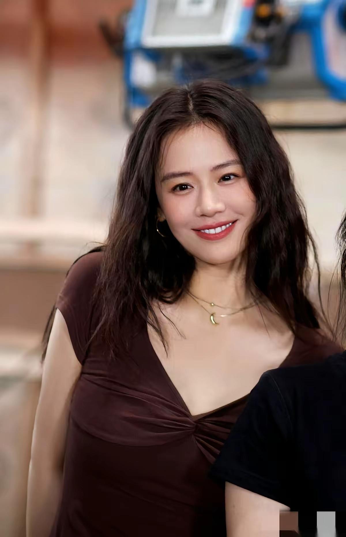 刷到马思纯妈妈带14岁女儿敲开史铁生家门的事，整个人都愣住了。14岁的马思