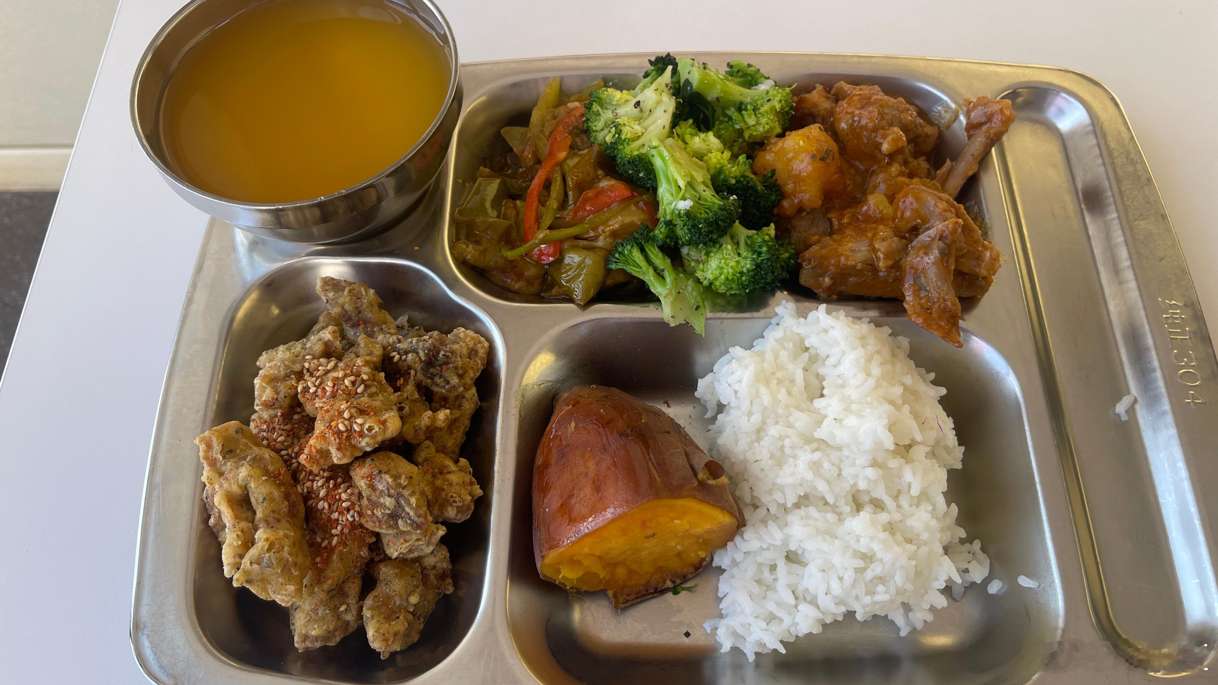 每日一餐分享今天食堂依旧有肉吃