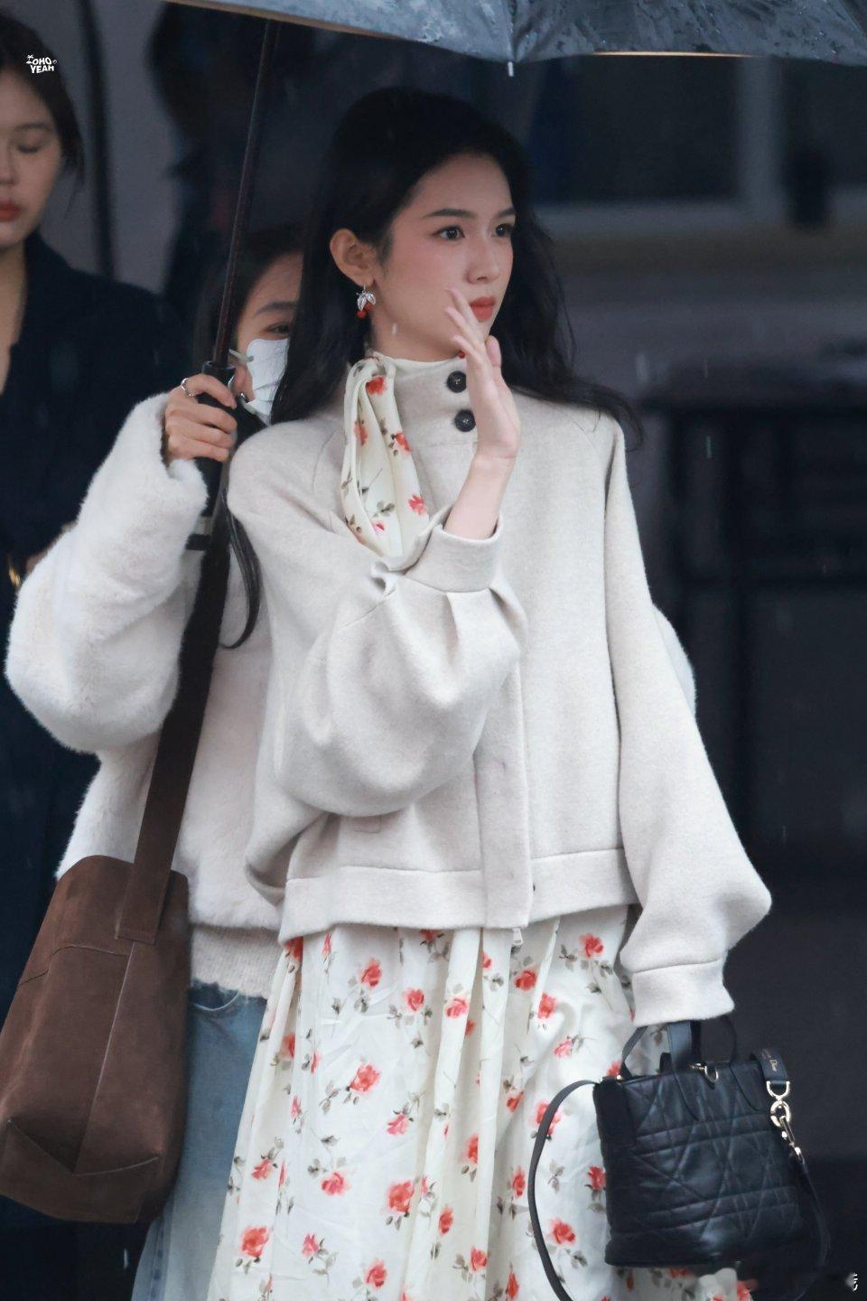 周也hi6上班了晓兰妈咪撑伞（比神图先来的是生图