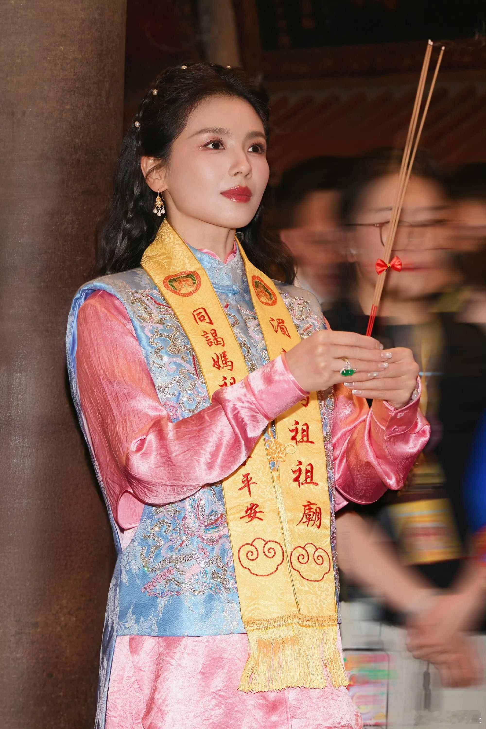 刘涛妈祖诞辰守夜刘涛妈祖妆造绝，感觉就是真妈祖！神性端庄优雅气质尽显！！