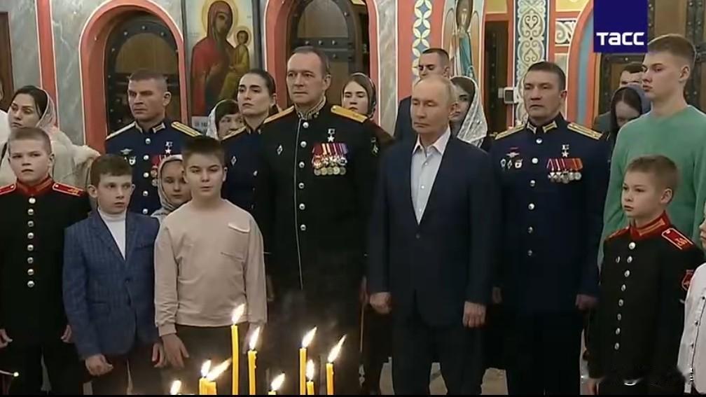 【普京：俄罗斯的战士们始终遵循上帝的旨意，履行保卫祖国的神圣使命】俄罗斯总