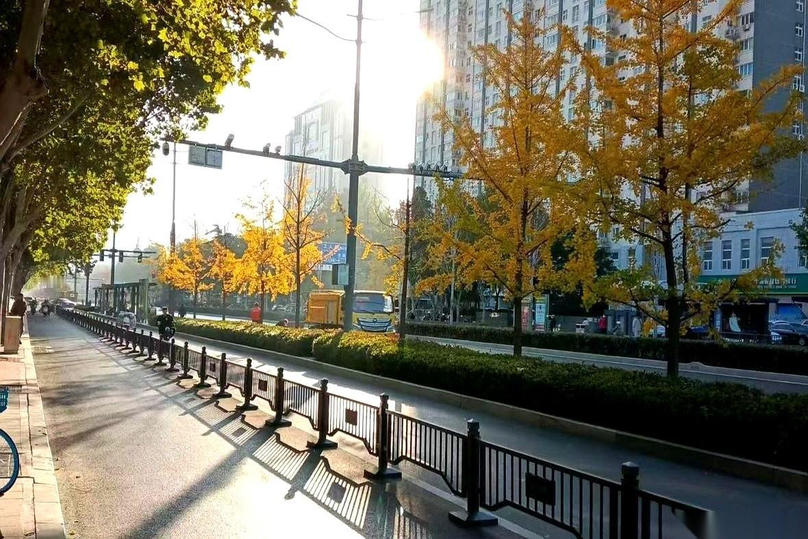 我感觉被人一巴掌打醒了。真的。就刚才，我表妹，一个月挣3500，她老公4000