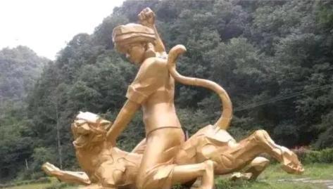 故事发生在1975年，位于我国湖北神农架，几个农村妇女在忙农活。其中一个妇女因为