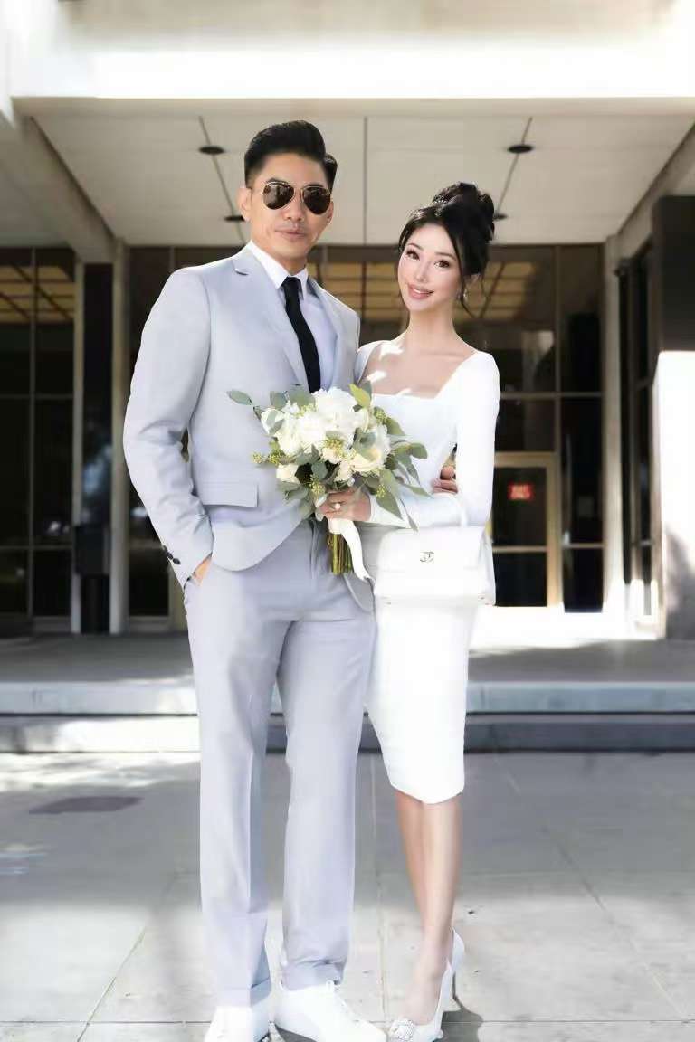 孔令奇在美国结婚，妻子厚唇大眼是大马名媛，两人网上认识[吃瓜]