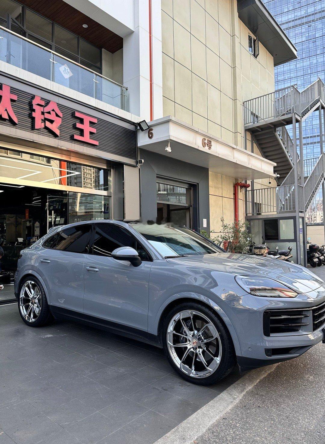 保时捷卡宴coupe23寸完工案例供参考水镀颜色，单片定制锻造轮毂，卫