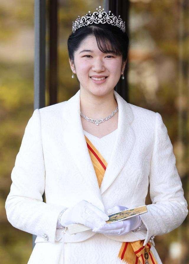日本修订《皇室典范》，表面继续强调皇位由男系子嗣承接，像是彻底掐断了德仁天皇独女