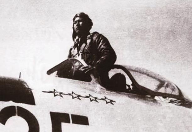 1978年，原空军副司令张积慧被撤职，被关了两年后，转业的他，到成都420厂当副