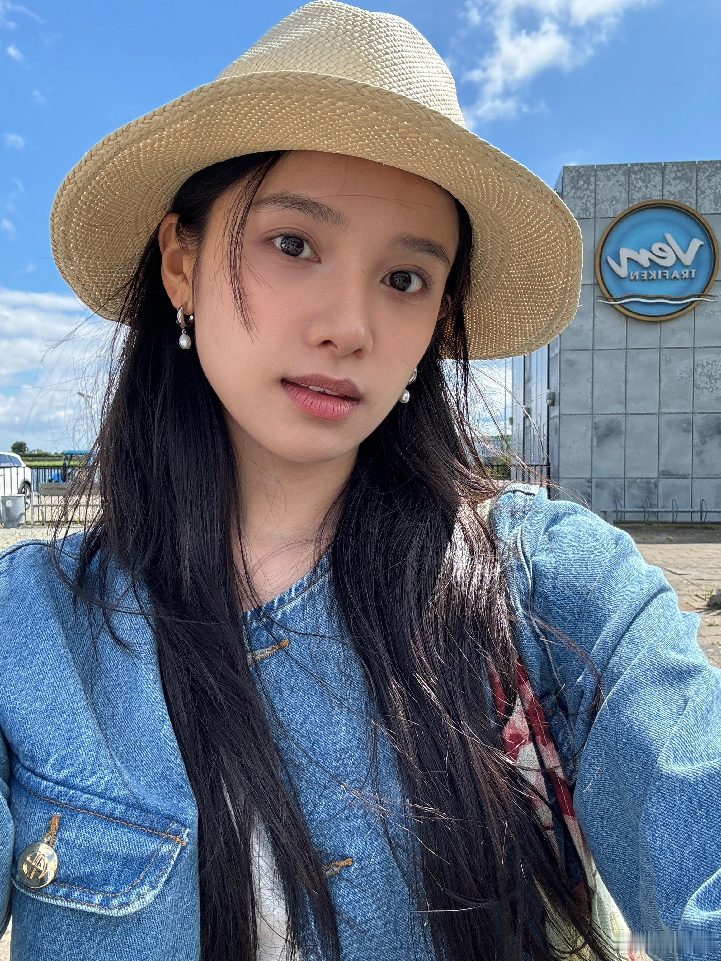 张婧仪怼脸的神张婧仪脸上起小疹子