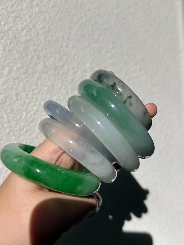一个翡翠手镯,真正的价值有多少?大家以为它只是一条镯子？不，它是地球用几亿年写
