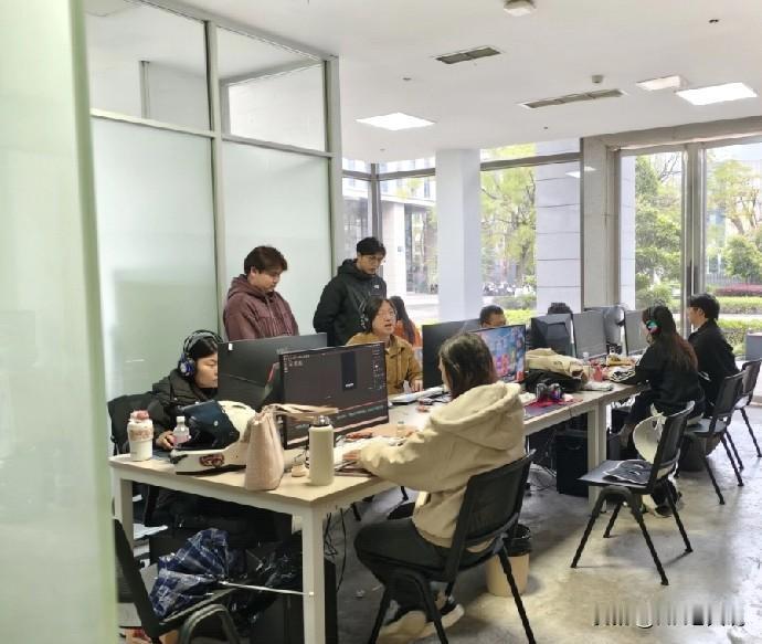 办理了没有上千也至少有大几百的员工入离职手续后，我发现如果一个新人要想在新公司“