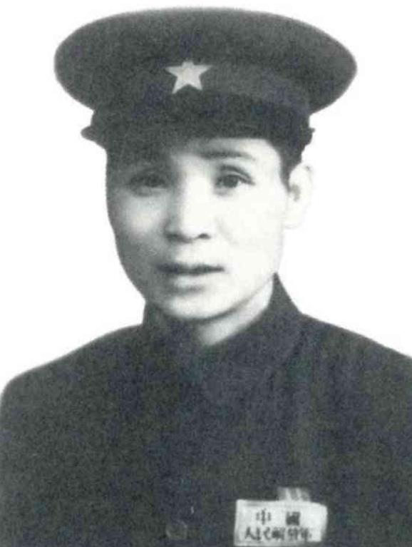 1950年，开国上将王宏坤在街头偶遇原红4军副军长，对方竟穷得揭不开锅。王宏坤心