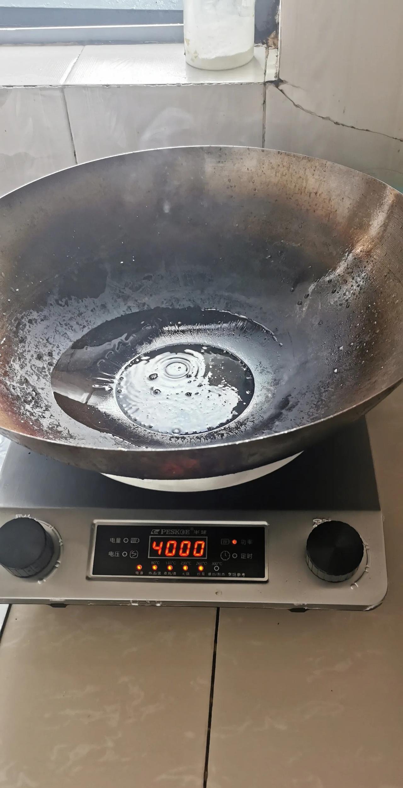 又交智商税了，深圳的煤气155块钱一罐一罐只能用一个月左右。最近在网上看到很多人