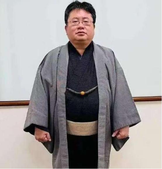 高市早苗疯狂反华，背后竟是两个中国败类在出谋划策？为高市早苗出谋划策的两个中国败