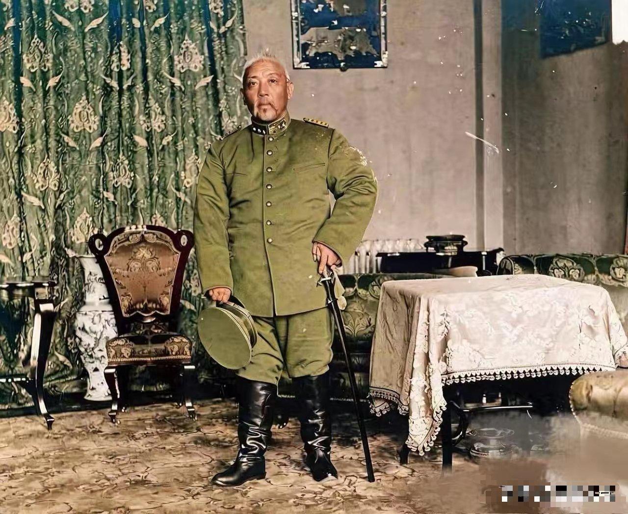 袁世凯真实照片，他五短身材，走路摇摆如鸭，终是这样其貌不扬的人，成了窃国枭雄，登