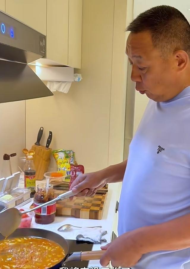 想不到于东来还给自己留了一条最后的退路，他说，“我将来没工作了，我就开一家麻食馆