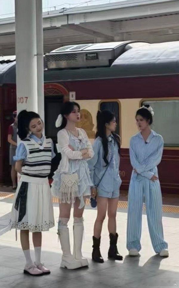 mzy粉丝带头搞雌竞，，，明显O型，比例虐成啥了