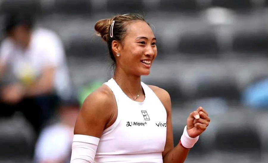 罗马WTA1000赛第三轮，郑钦文以6-3/6-2完胜弗莱彻晋级十六强，下轮对阵