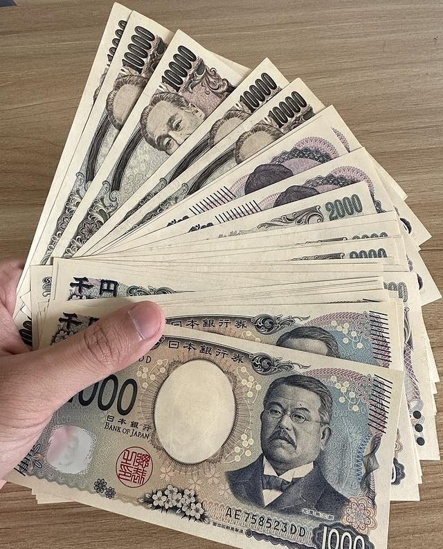 我们正在见证二战后经济秩序的大崩塌，美国开始疯狂的救日本经济。8月中旬，一个很