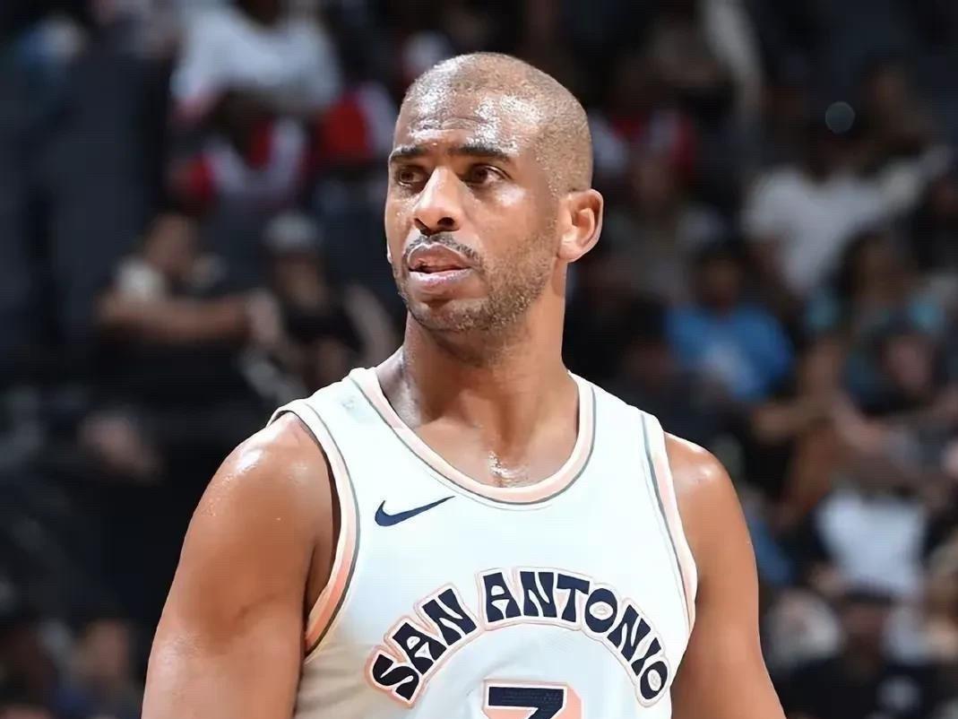 保罗命运真差啊快船博主APHoops列举了球队近期的糟心事，并感叹保罗的职业生