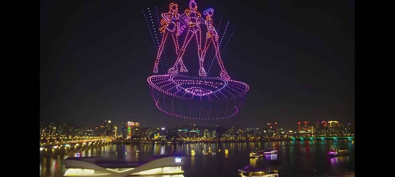 韩国的无人机表演！一看这风格，就知道不是正统的东亚国家！带有强烈的欧美风格！谈