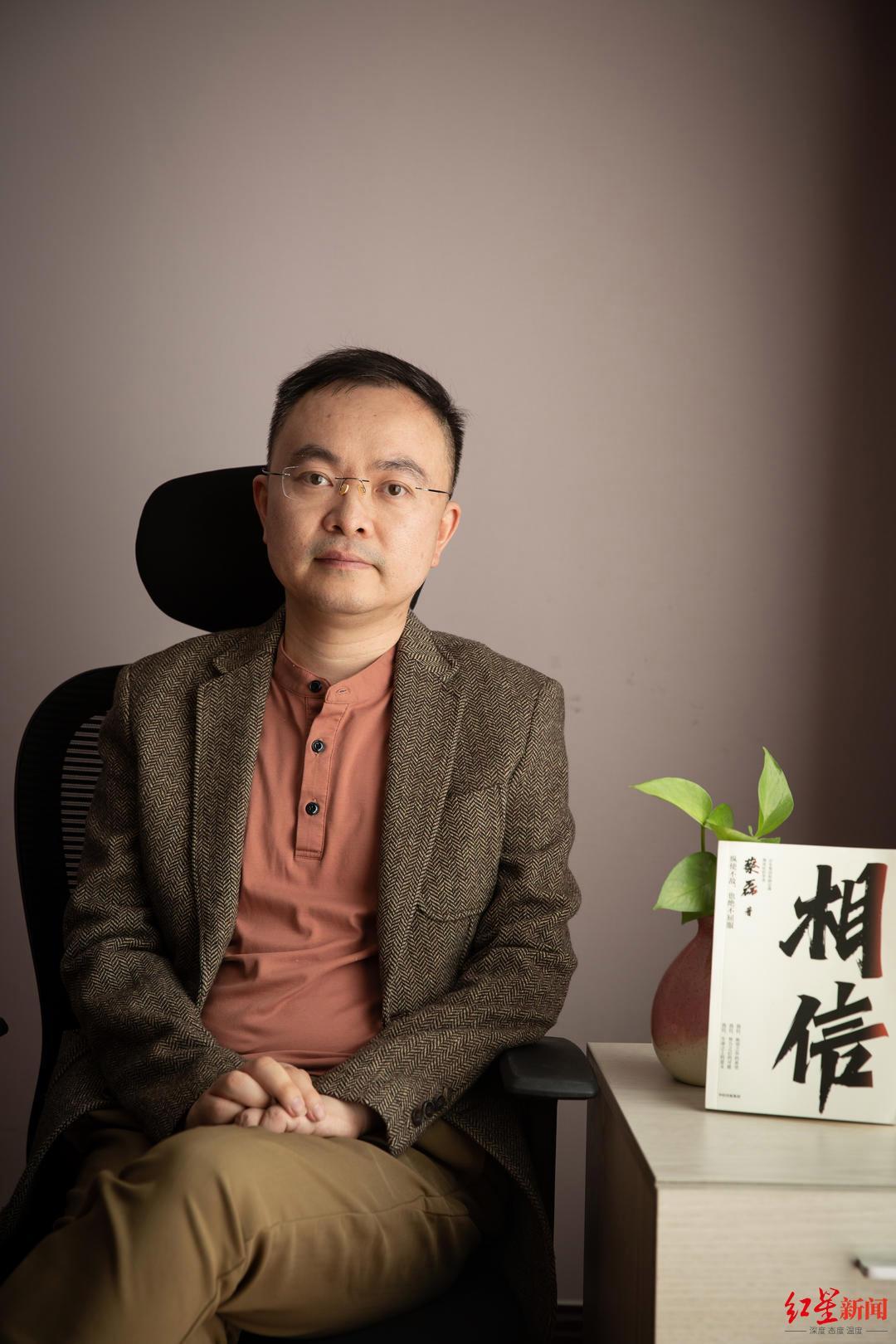 蔡磊的无声战场：当硬汉只剩眼神，爱与抗争从未沉默日前，渐冻症患者、京东前副