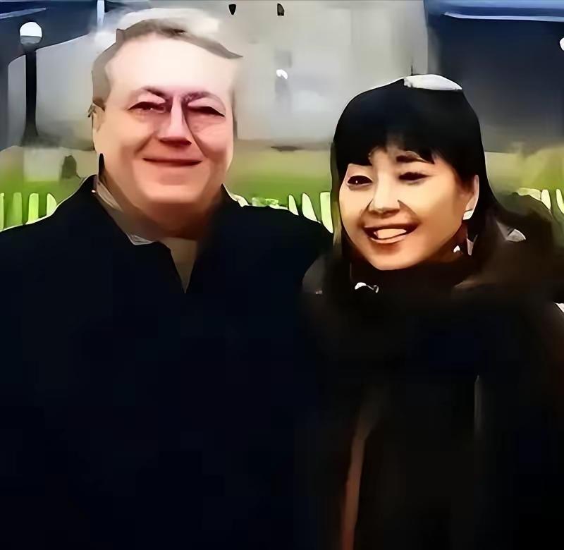 殷秀梅二婚风光嫁给法国贵族菲利普，本以为是跨国童话，谁料十年后洋丈夫一纸调令被召