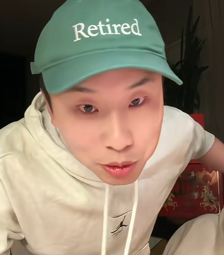 李诞虽然离开了公司但与徐志胜、呼兰依然是好朋友恰好徐志胜和呼兰来做客，李诞就