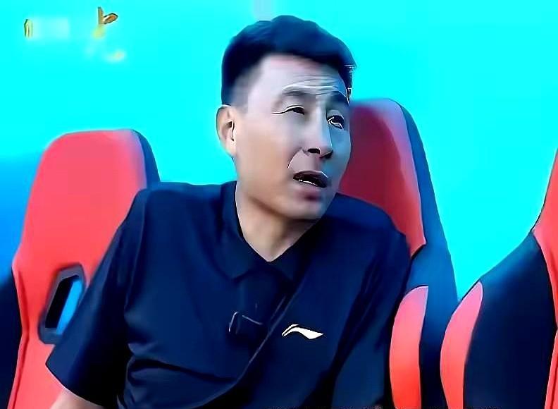 前国足队员李玮峰爆料，算是撕开了国足的遮羞布。现在这帮球员训练都在空调房里吹冷
