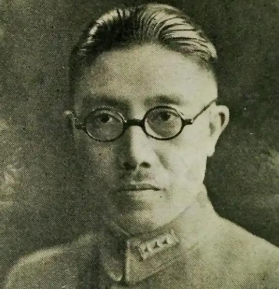 他是军统正局长，一生暗中帮我党，死后破例葬入八宝山，民族脊梁。一个军统正局长，在