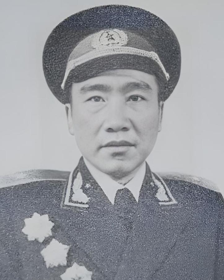 1955在举行授衔仪式之际，他竟猛地一把扯下肩章，而后扬长离去，紧接着便立下了