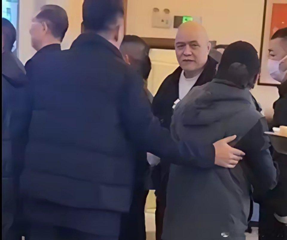 4月9日，北京八宝山，陈丽华走了送她的人里，有孙悟空，有猪八戒。六小龄童来了，6