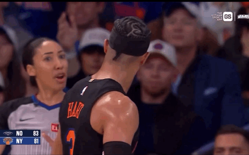 这俩人像夫妻吵架[捂脸哭]哈特被吹T，满脸不服气。