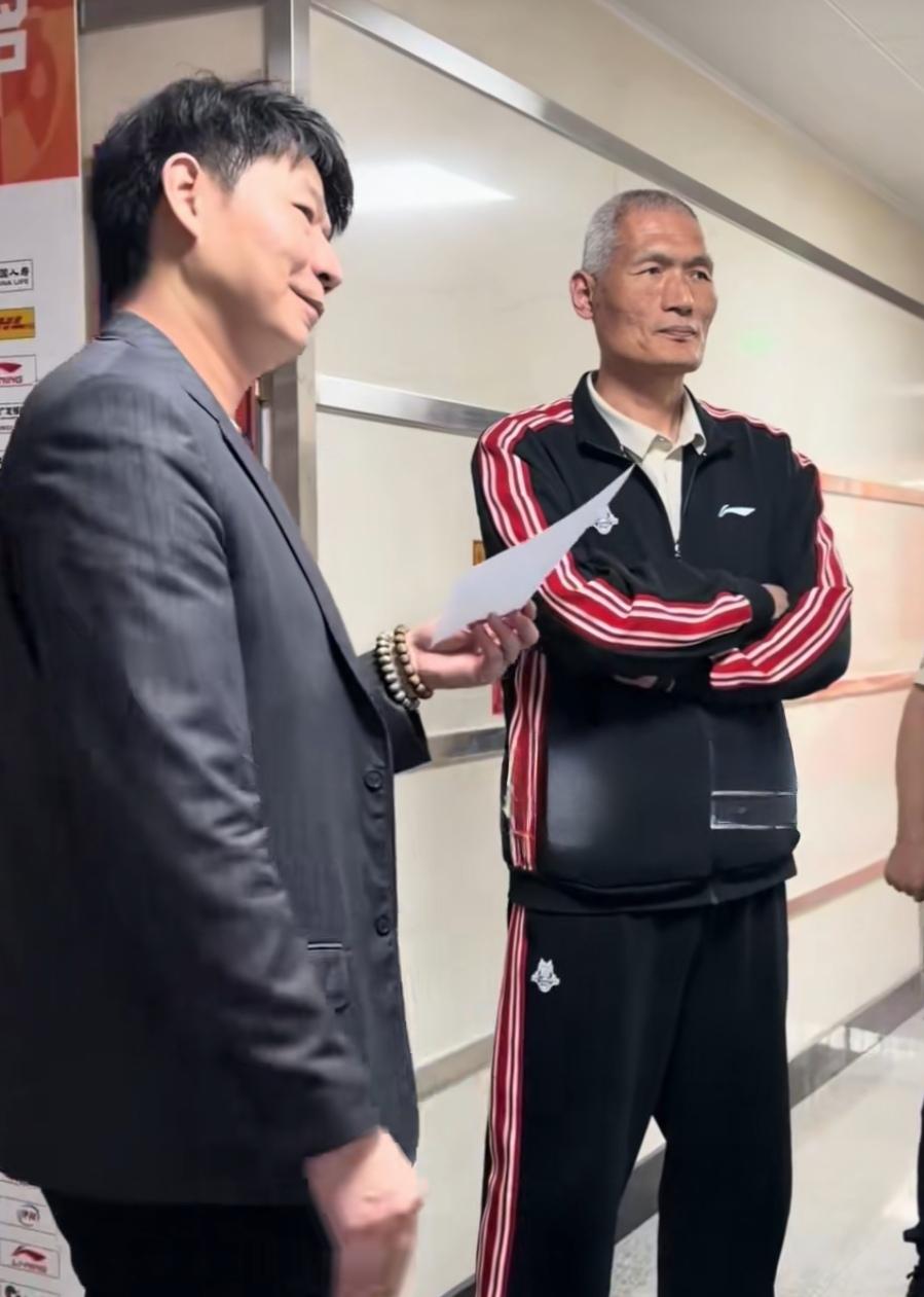 篮球山东高速男篮赛季常规赛还剩四场比赛，邱彪是在重复上赛季的轨迹，高开低走，这个