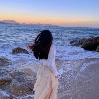 女性非婚生育女性生育放开之后，普通女生想要通过婚姻来改变命运，就越来越难了。