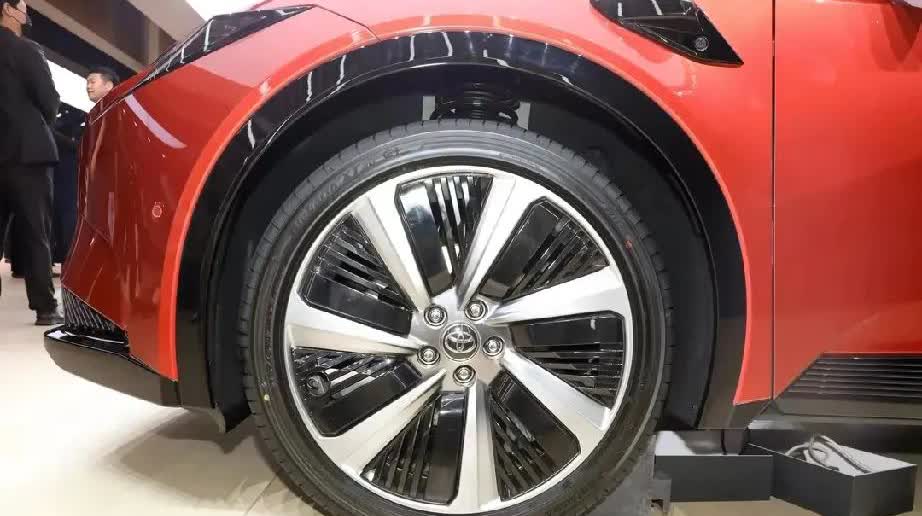 现在纯电SUV这样买：60万——问界M9。50万——理想L9。40万