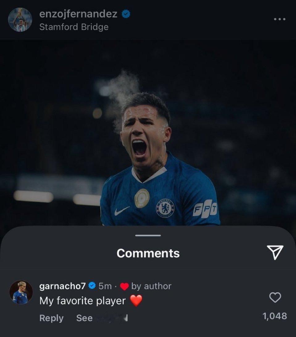 🇦🇷加纳乔在恩佐发布的切尔西3比0巴萨赛后帖子评论恩佐：“我最喜欢的球员❤