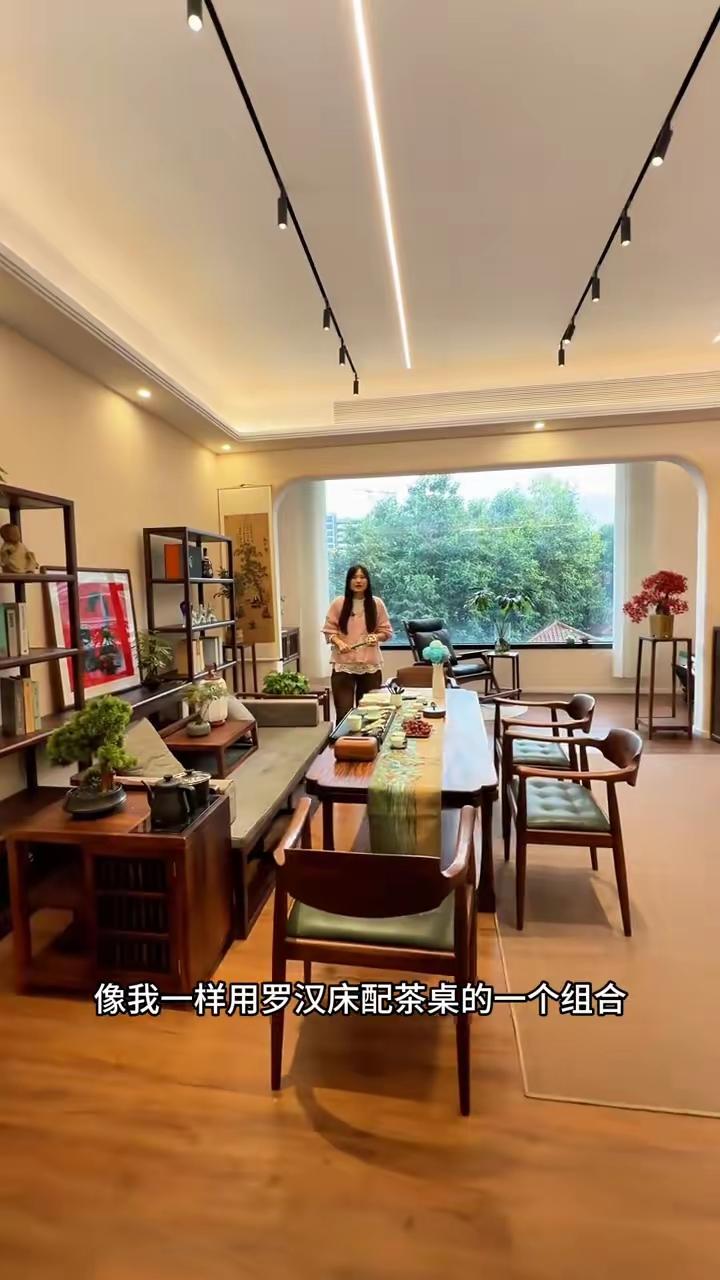 客厅阳台够大，我选这个搭配，够大气，够上档次，够雅致。