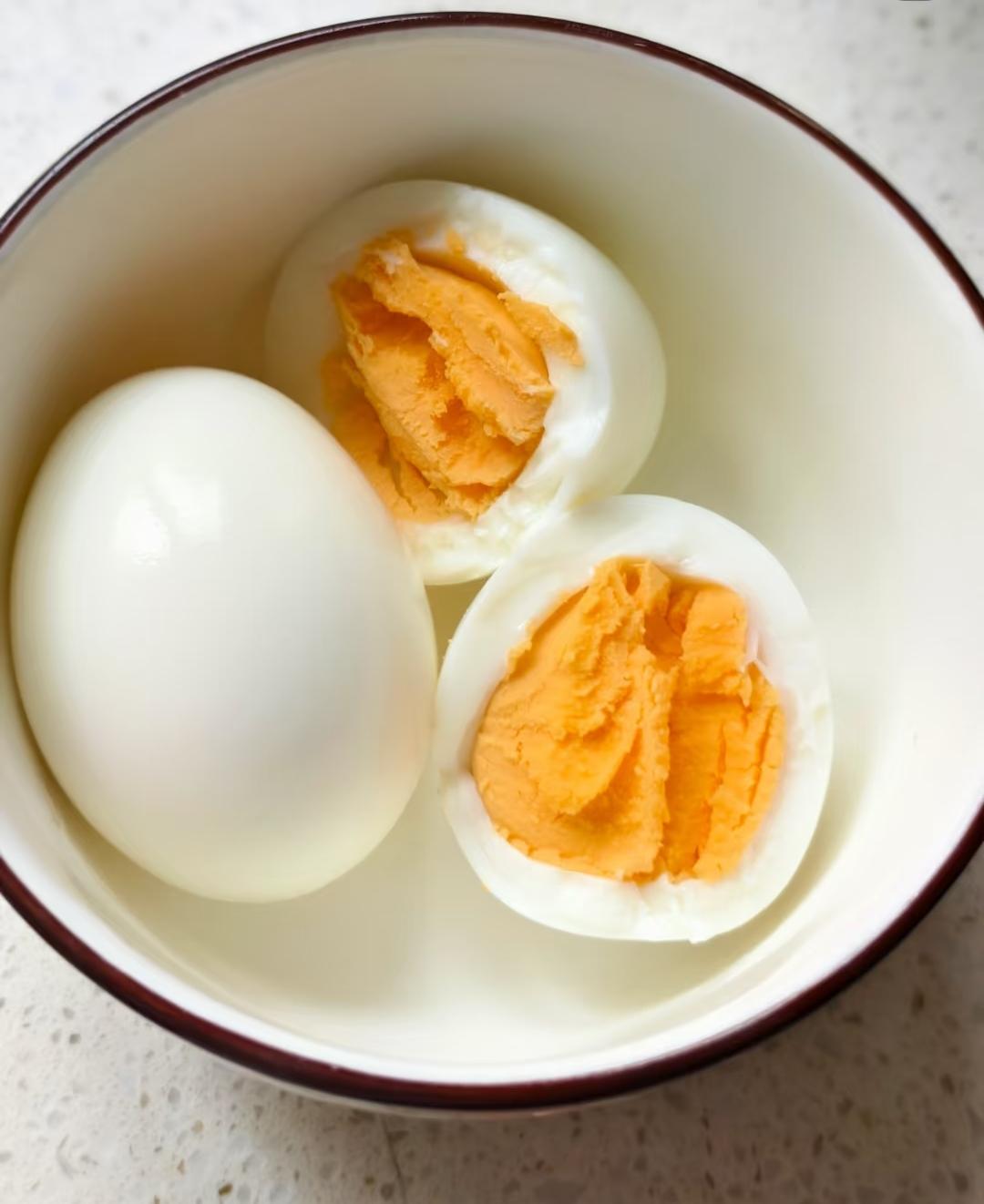 公司一个女同事的早餐秘诀，居然就藏在3个鸡蛋里！每天看着她白里透红的脸蛋