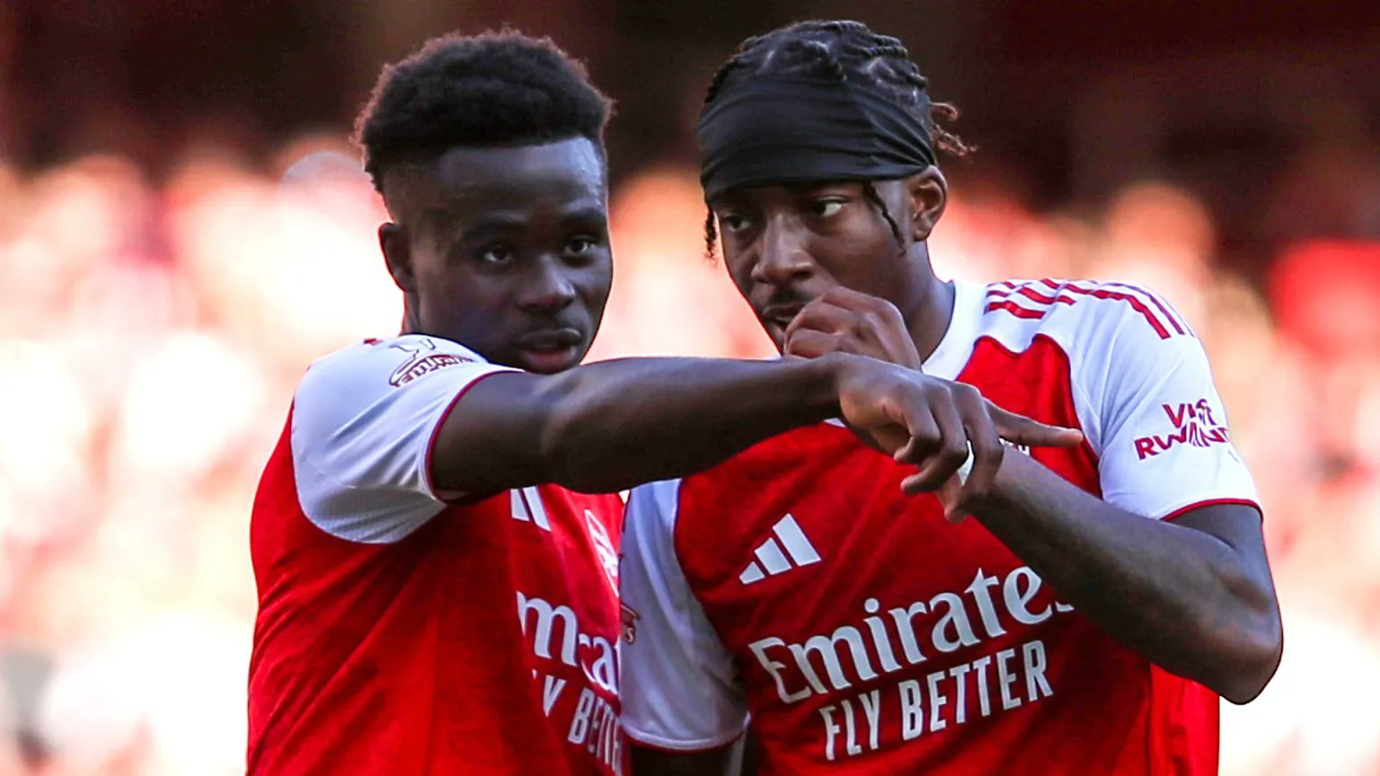 记者SimonCollings：萨卡和马杜埃凯交情甚笃。他们出身同一青训营，从