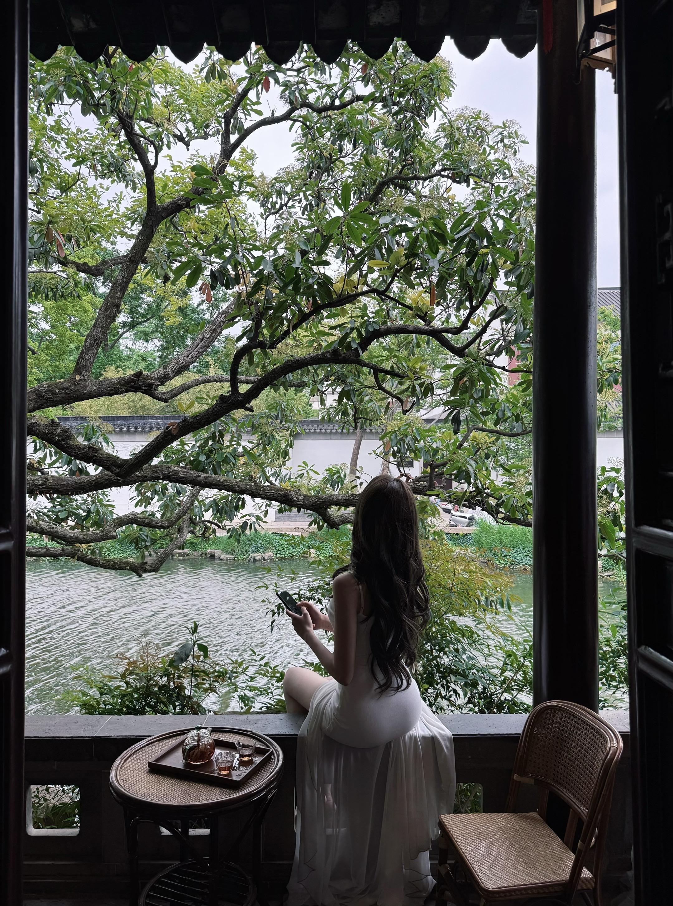 我说缘分一如参禅不说话你泪如梨花洒满了纸上的天下爱恨如写意山水画