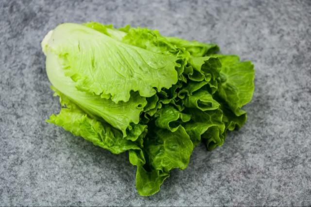 生菜贵过猪肉？最近买菜的我默默放下了手里的沙拉碗“昨天去超市想买颗生菜拌沙拉