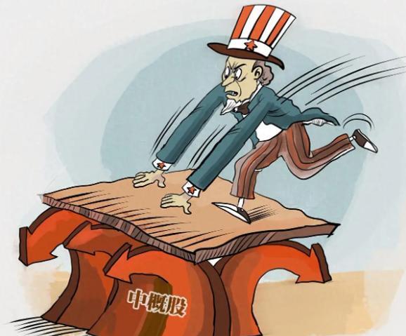 美国一旦跌倒，恐怕再也难站起来了，原因有两个：第一是美国的国债，美国人依靠贪婪这