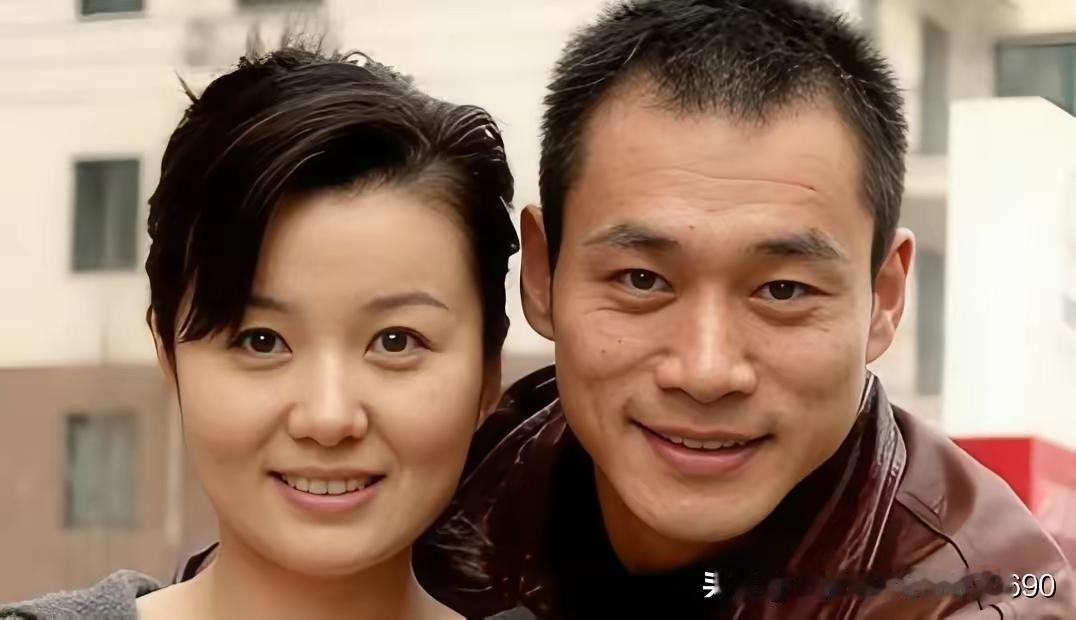 演员丁海峰最近聊起过一个特别戳人的小故事：在剧组待了整整三个月，他终于盼到回家的