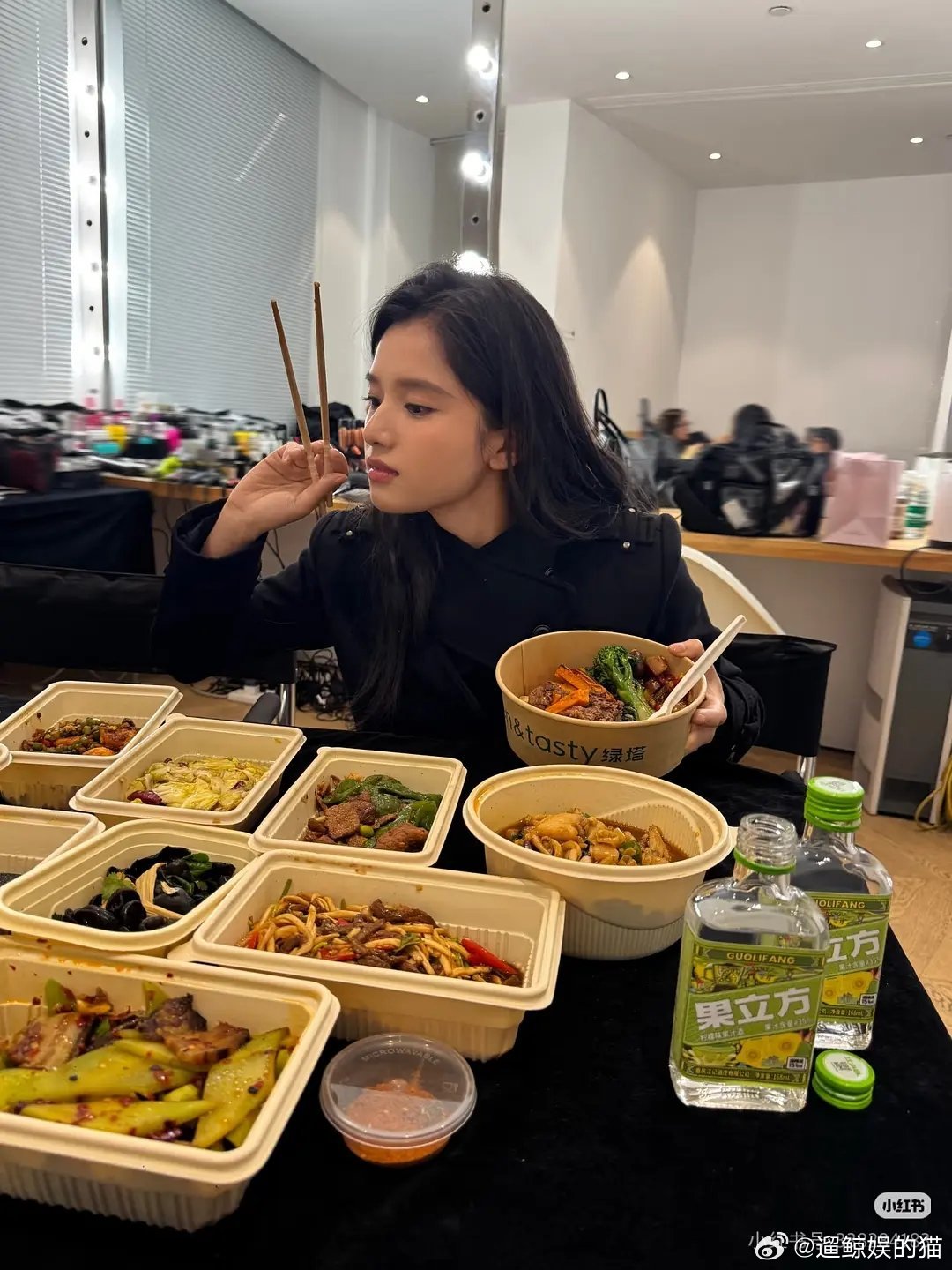 这是不做身材管理了吗一顿敢吃这么多