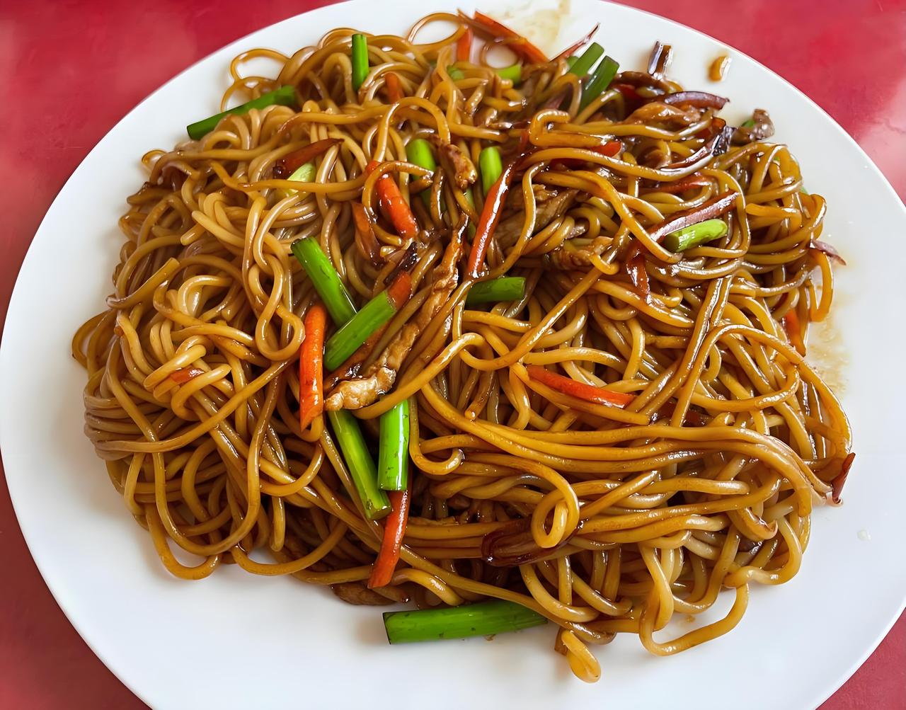 别再把炒面当家常便饭！我高血脂才懂，它是隐形高脂陷阱！身边不少人都觉得，炒