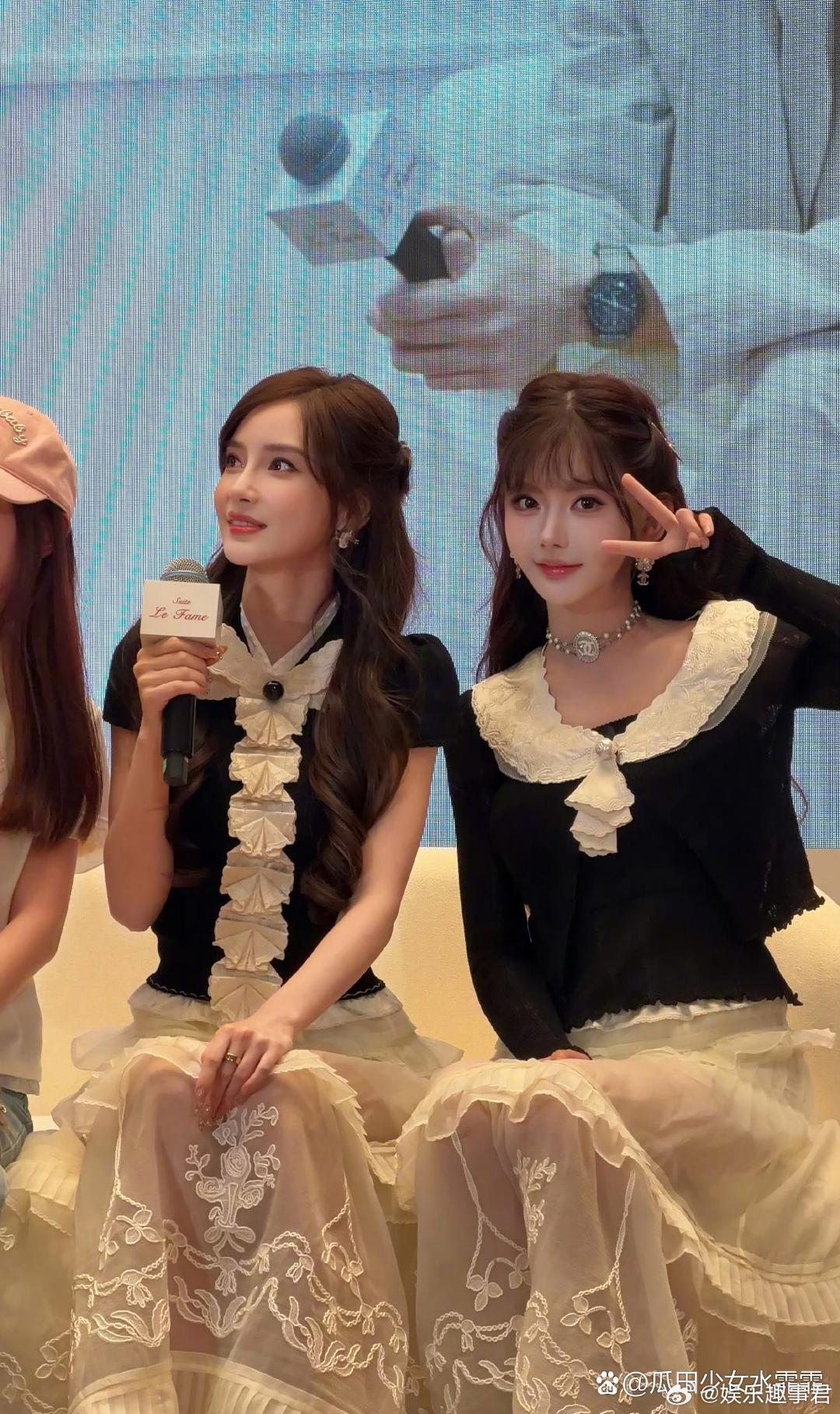 杨颖和韩安冉在活动中同框￼韩安冉还晒出两人照片表示：内娱第一神颜￼我往那一站就是