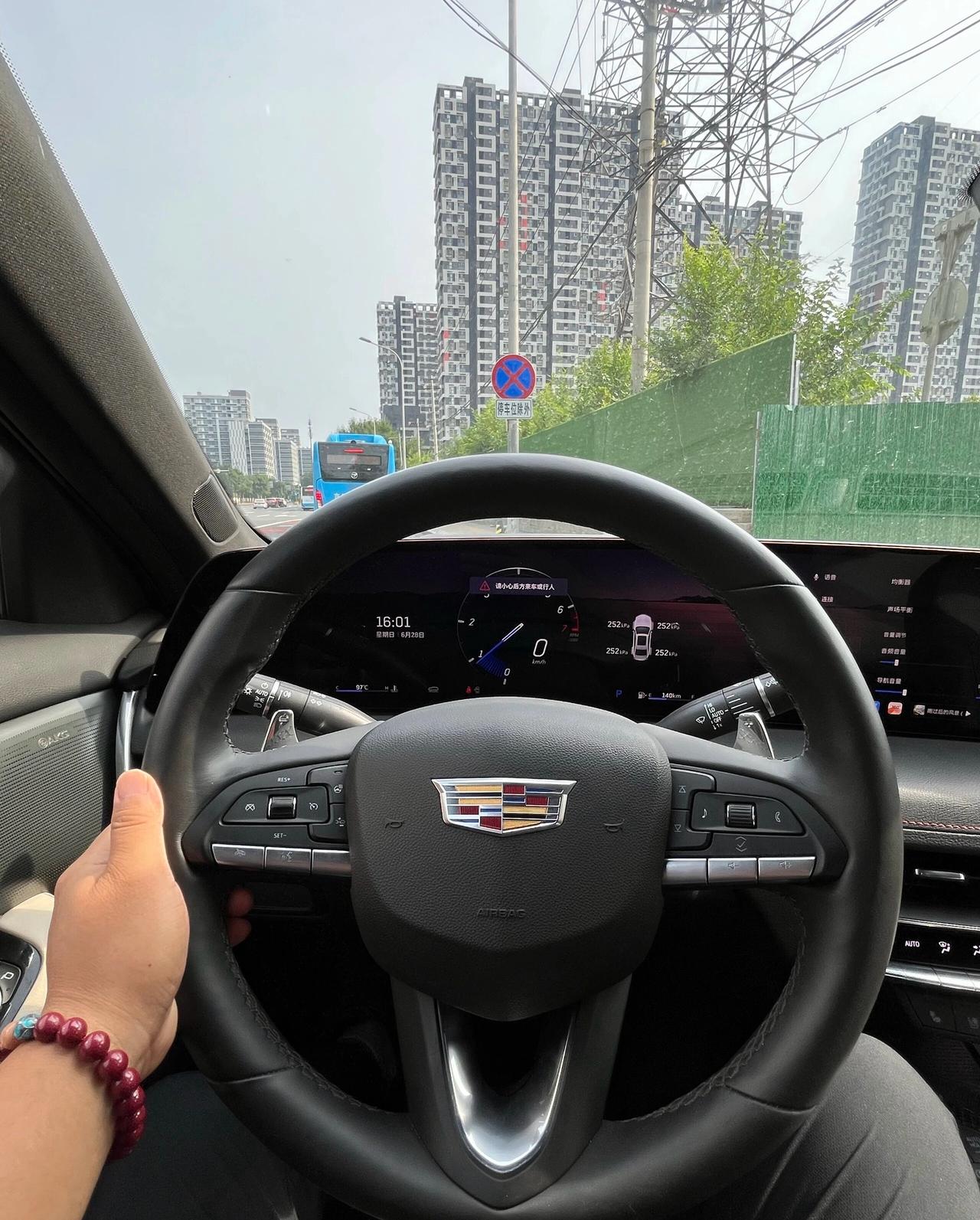试驾完凯迪拉克CT5，如鲠在喉，不吐不快！这几个豪华燃油车你会选择谁？宝马3系？